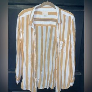 Women’s button up top size large